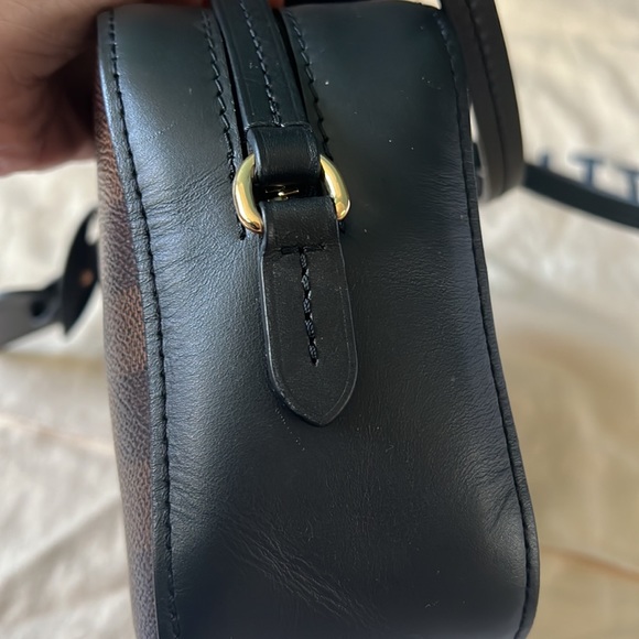 Louis Vuitton Limited Edition cross body bag - Picture 12 of 17